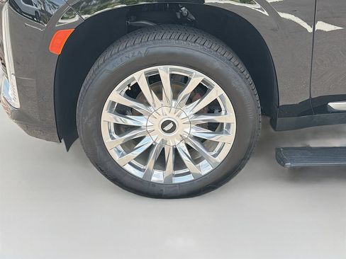 Used 2024 Cadillac Escalade Premium Luxury AWD/4WD image 44