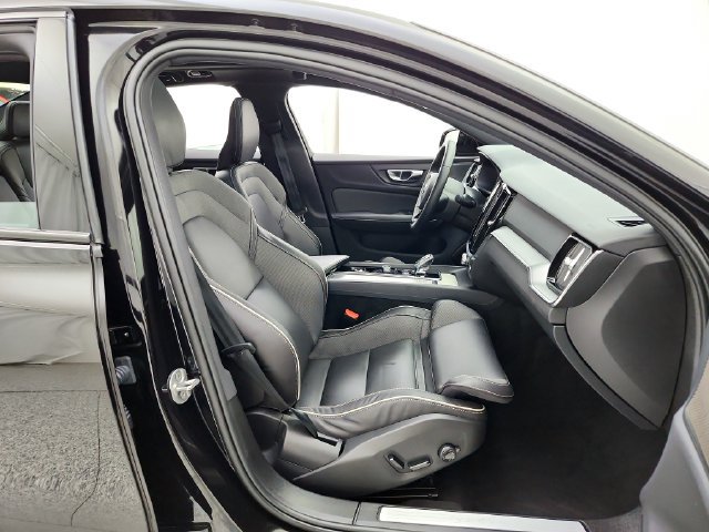 Certified 2024 Volvo S60 B5 Plus w/ Climate Package AWD/4WD image 18