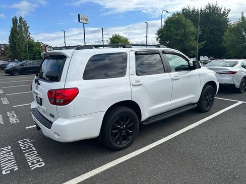 Used 2016 Toyota Sequoia SR5 AWD/4WD image 4