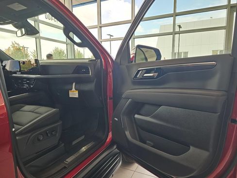 New 2026 Chevrolet Suburban RST w/ RST Capability Package AWD/4WD image 11