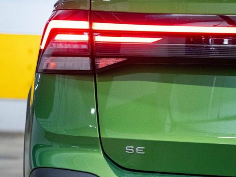 New 2025 Volkswagen Taos SE image 5