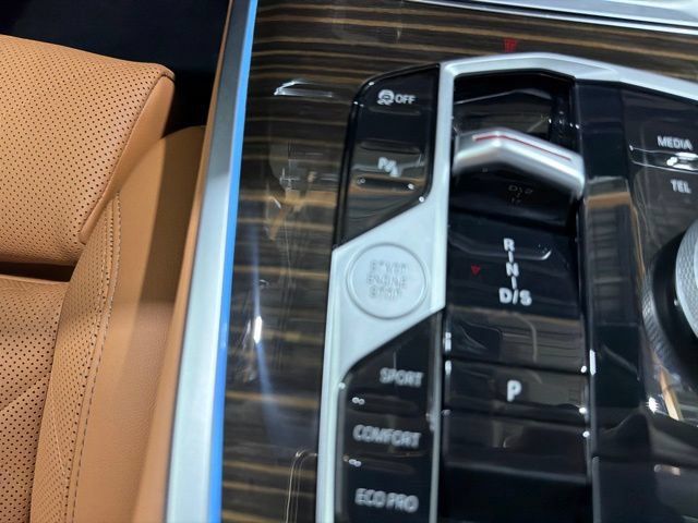 Used 2026 BMW X7 xDrive40i AWD/4WD image 47