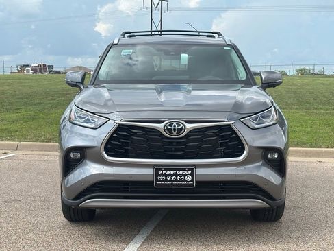 New 2026 Toyota Highlander Platinum AWD/4WD image 3