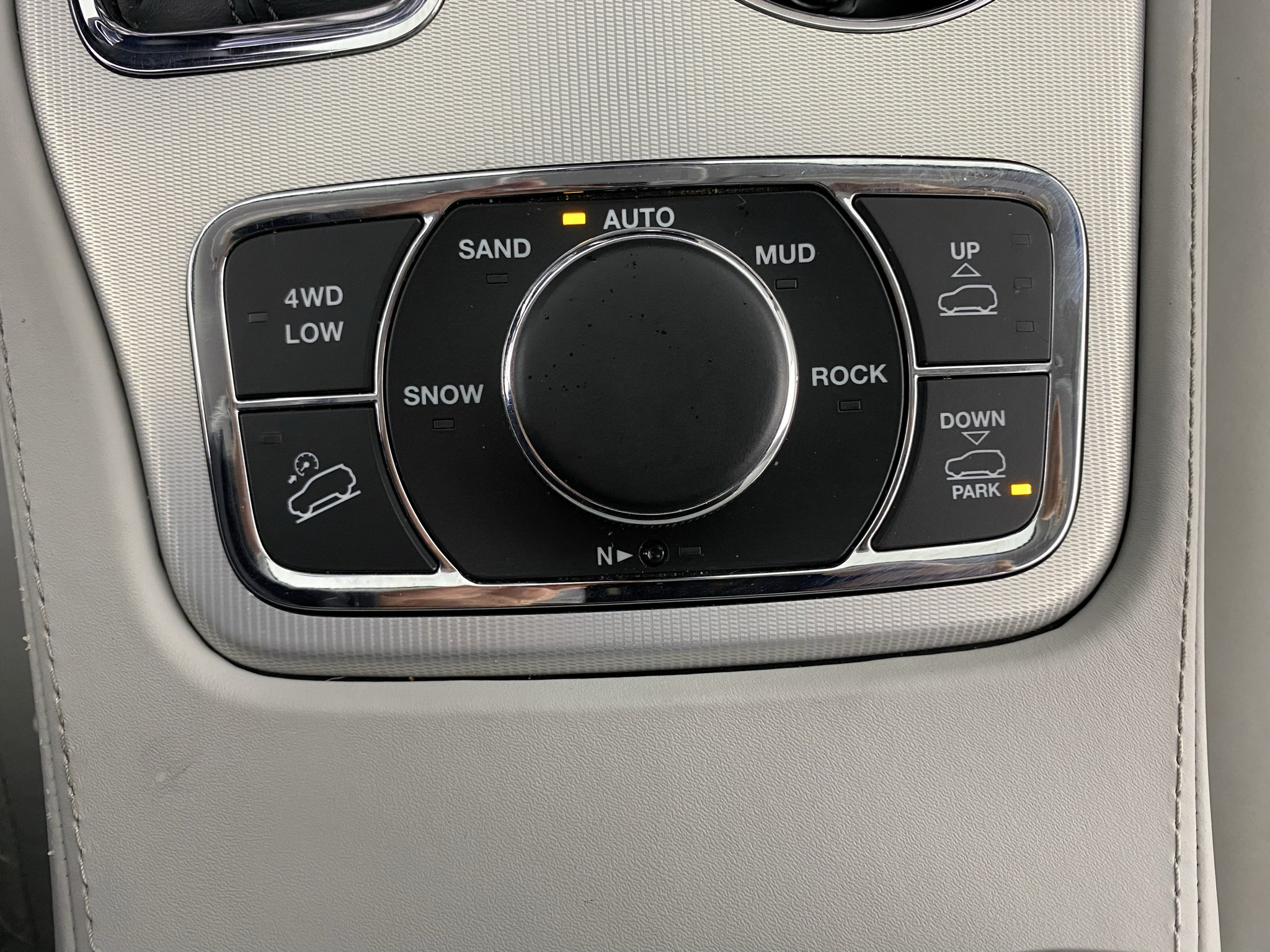 Used 2021 Jeep Grand Cherokee Summit AWD/4WD image 17