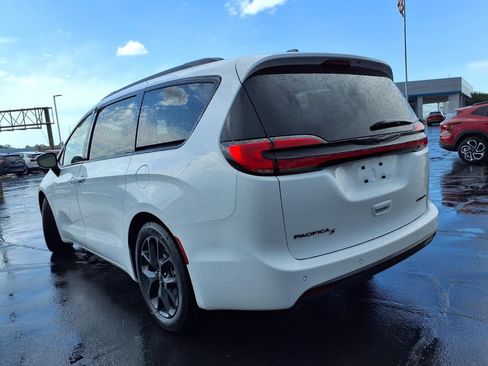 Used 2025 Chrysler Pacifica Limited FWD image 31