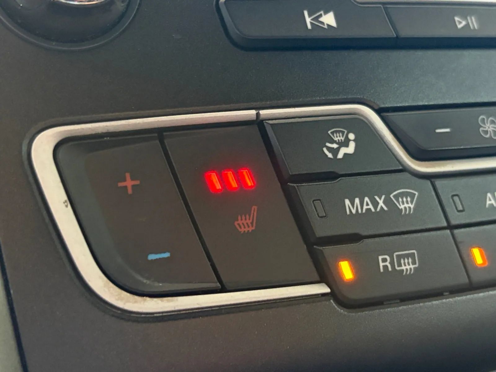 Used 2020 Ford Fusion SEL FWD image 24