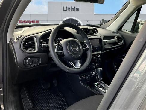 Used 2023 Jeep Renegade Latitude image 2