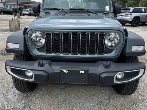 Used 2025 Jeep Gladiator Sport AWD/4WD image 1