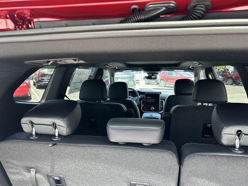 New 2026 GMC Acadia AT4 w/ Luxury Package AWD/4WD image 13