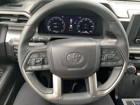 Certified 2025 Toyota Tacoma TRD Off-Road AWD/4WD image 19