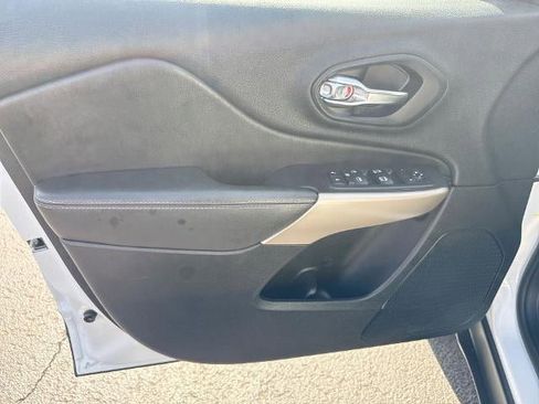 Used 2018 Jeep Cherokee Limited w/ Technology Group image 22