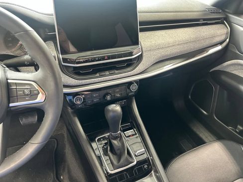 Used 2023 Jeep Compass Latitude AWD/4WD image 5