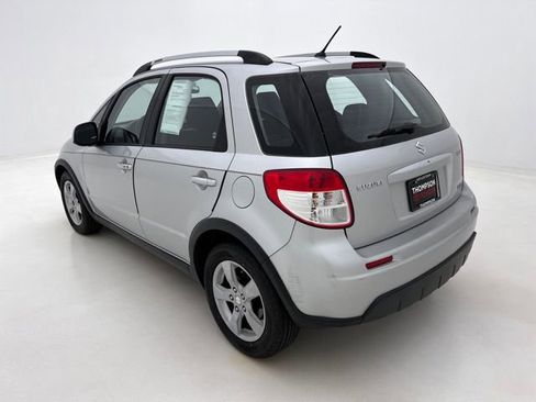 Used 2010 Suzuki SX4 Touring AWD/4WD image 9