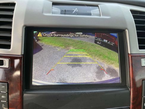 Used 2014 Cadillac Escalade Premium image 15