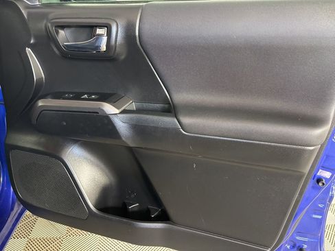 Used 2022 Toyota Tacoma TRD Sport w/ Technology Package image 27