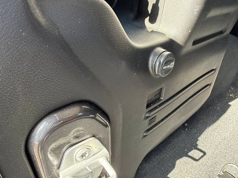 Used 2019 Jeep Wrangler Unlimited Sahara w/ Safety Group AWD/4WD image 14