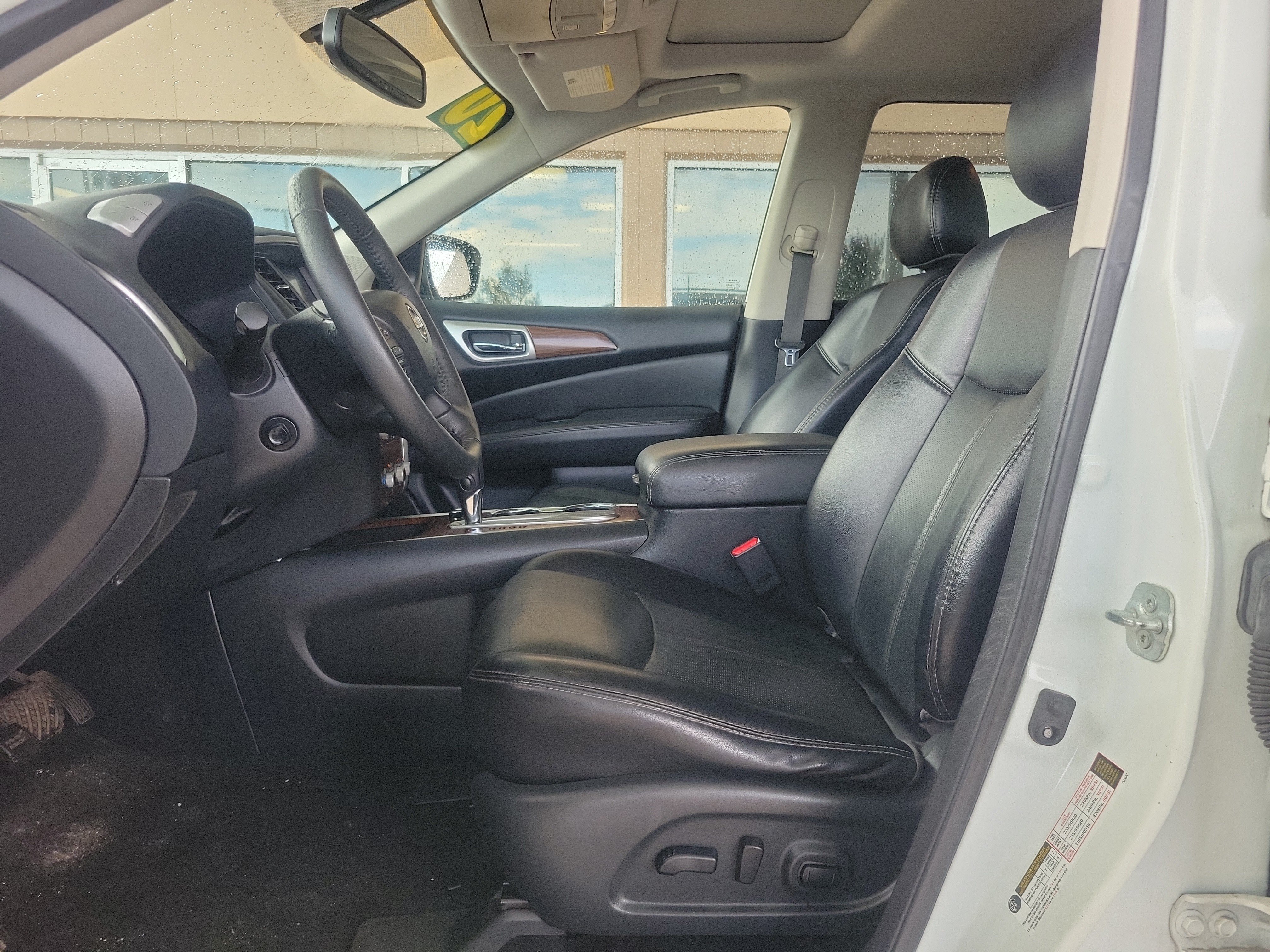 Used 2020 Nissan Pathfinder Platinum FWD image 12