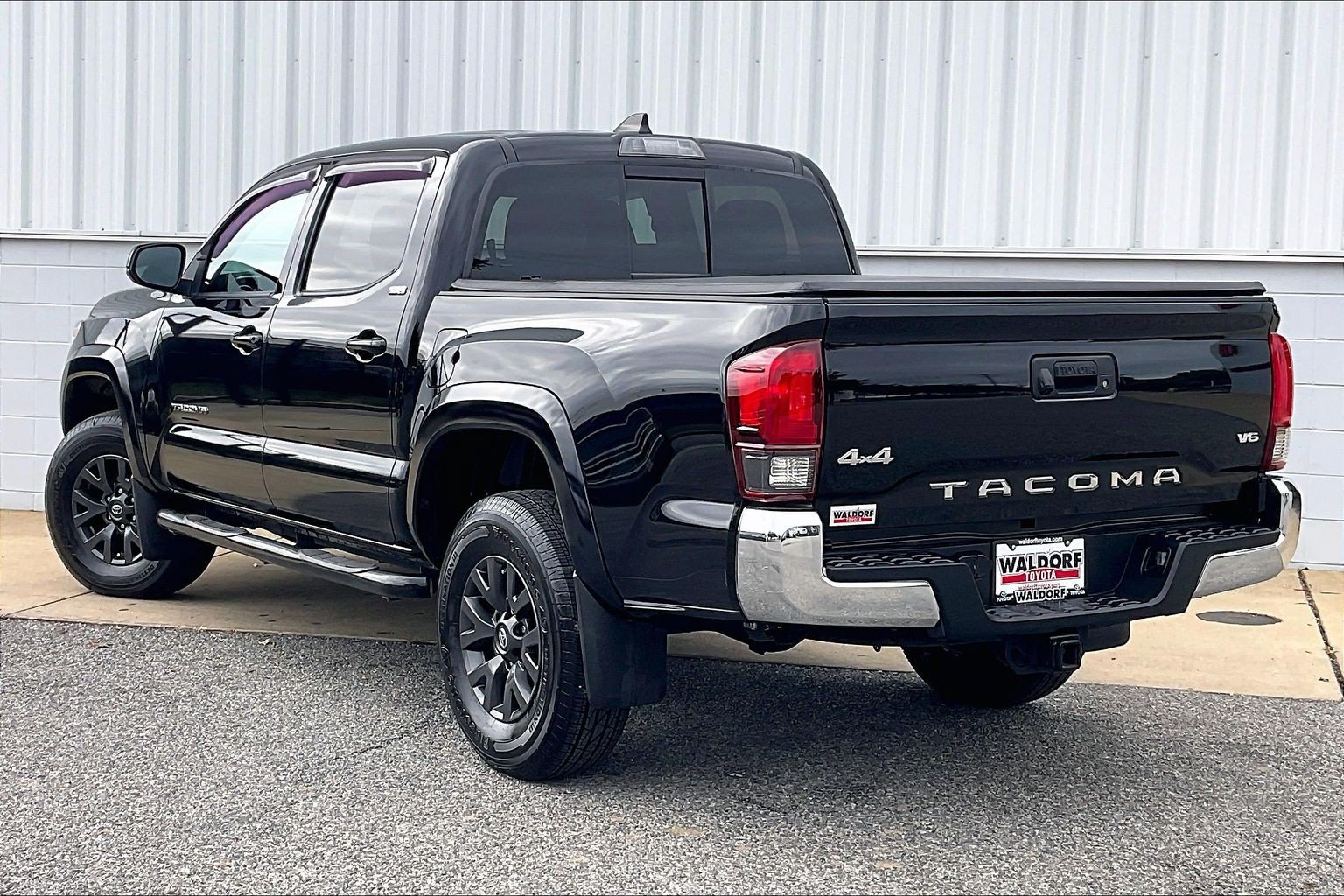 Used 2020 Toyota Tacoma SR5 AWD/4WD image 15