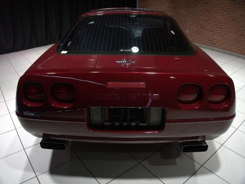 Used 1993 Chevrolet Corvette Coupe RWD image 4