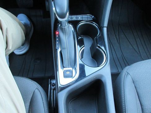 Used 2022 Buick Encore GX Select w/ Sport Touring Package image 28