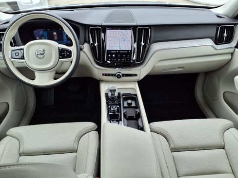Certified 2023 Volvo XC60 B5 Ultimate w/ Protection Package Premier AWD/4WD image 17