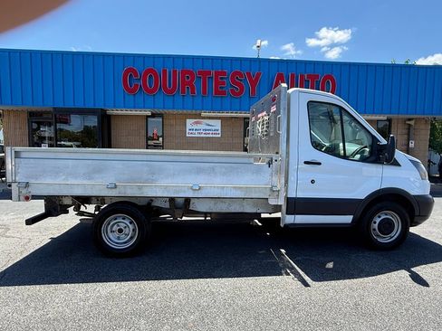 Used 2017 Ford Transit 250 138 RWD image 8