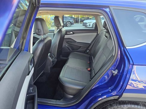 Used 2022 Volkswagen Taos SE w/ Panoramic Sunroof Package image 18