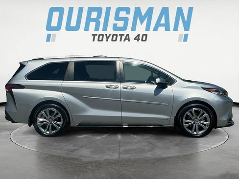 Used 2021 Toyota Sienna Platinum FWD image 8