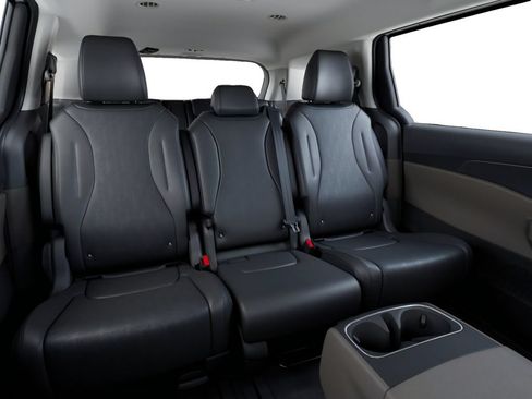 New 2026 Kia Carnival FWD image 16