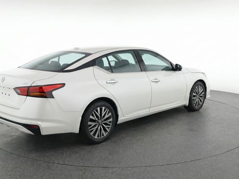 Used 2025 Nissan Altima 2.5 SV image 9