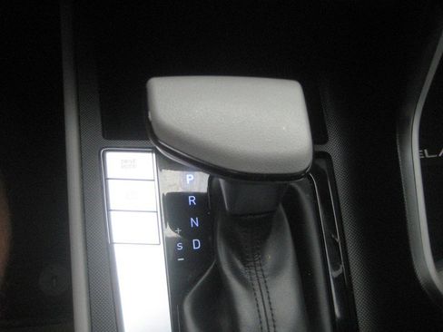 Used 2024 Hyundai Elantra SEL FWD image 17