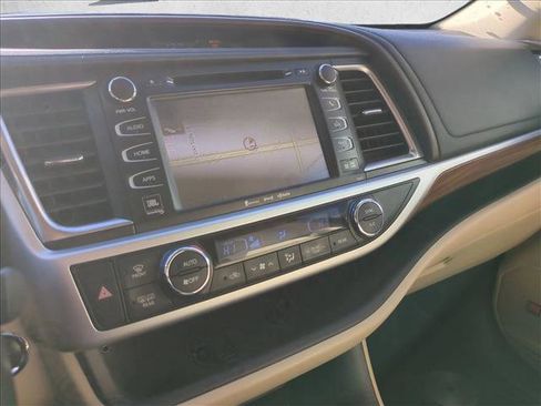 Used 2019 Toyota Highlander Limited Platinum image 13