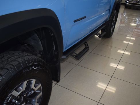 Used 2019 Toyota Tacoma TRD Off-Road w/ Technology Package AWD/4WD image 14