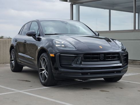 Certified 2025 Porsche Macan image 10