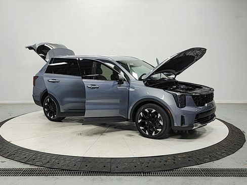 Used 2025 Kia Sorento EX FWD image 10