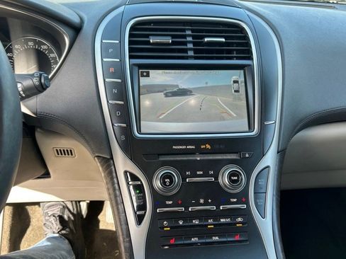 Used 2018 Lincoln MKX Select w/ Select Plus Package FWD image 6