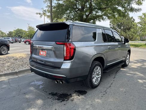 Used 2022 GMC Yukon XL Denali AWD/4WD image 9