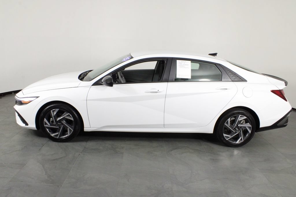 Certified 2025 Hyundai Elantra Sport FWD image 14