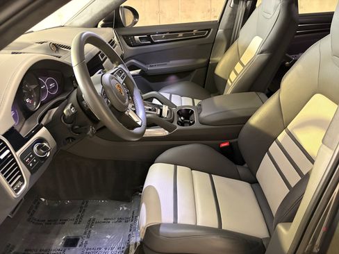 Certified 2023 Porsche Cayenne Turbo S AWD/4WD image 16