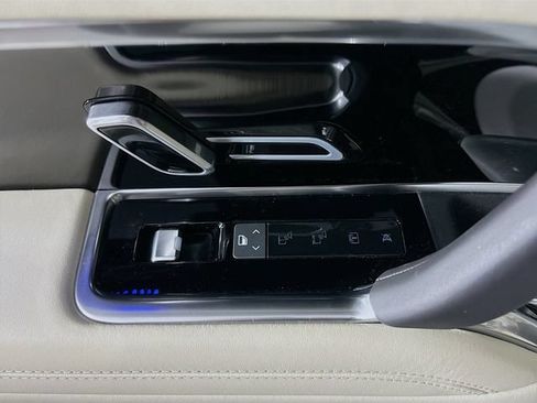 Used 2025 Land Rover Range Rover Autobiography AWD/4WD image 25
