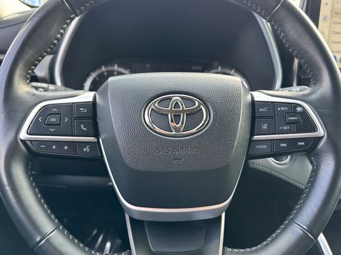 Used 2023 Toyota Highlander XLE image 17