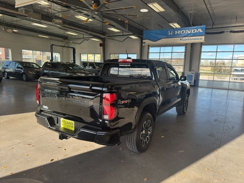 Used 2023 Chevrolet Colorado LT w/ LT Convenience Package III image 5