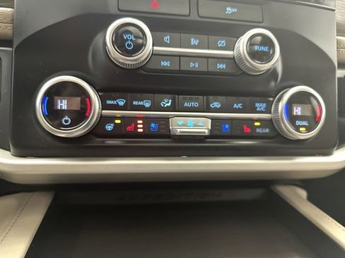 Used 2023 Ford Expedition Limited image 20