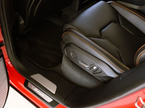 Used 2019 Lamborghini Urus image 29