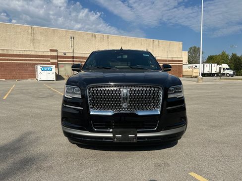 Used 2024 Lincoln Navigator L 4WD image 3