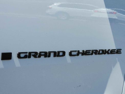 Used 2025 Jeep Grand Cherokee Limited w/ Luxury Tech Group II AWD/4WD image 30