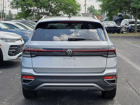 New 2026 Volkswagen Taos SE FWD image 4