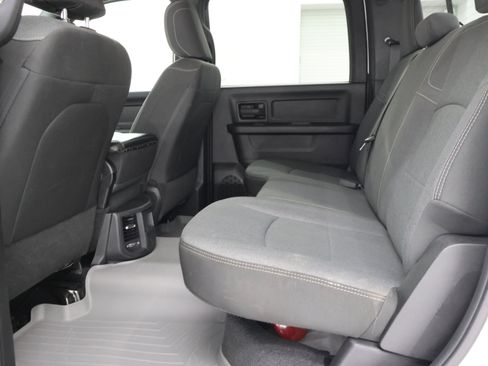 Used 2024 RAM 3500 Tradesman w/ Chrome Appearance Group AWD/4WD image 9