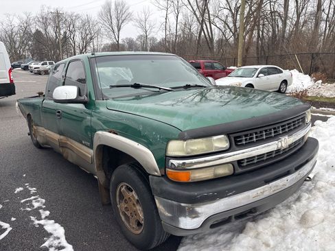 Used 2000 Chevrolet Silverado 1500 LS image 3
