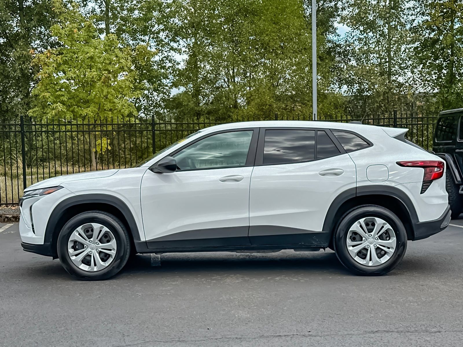 Used 2025 Chevrolet Trax LS FWD image 6